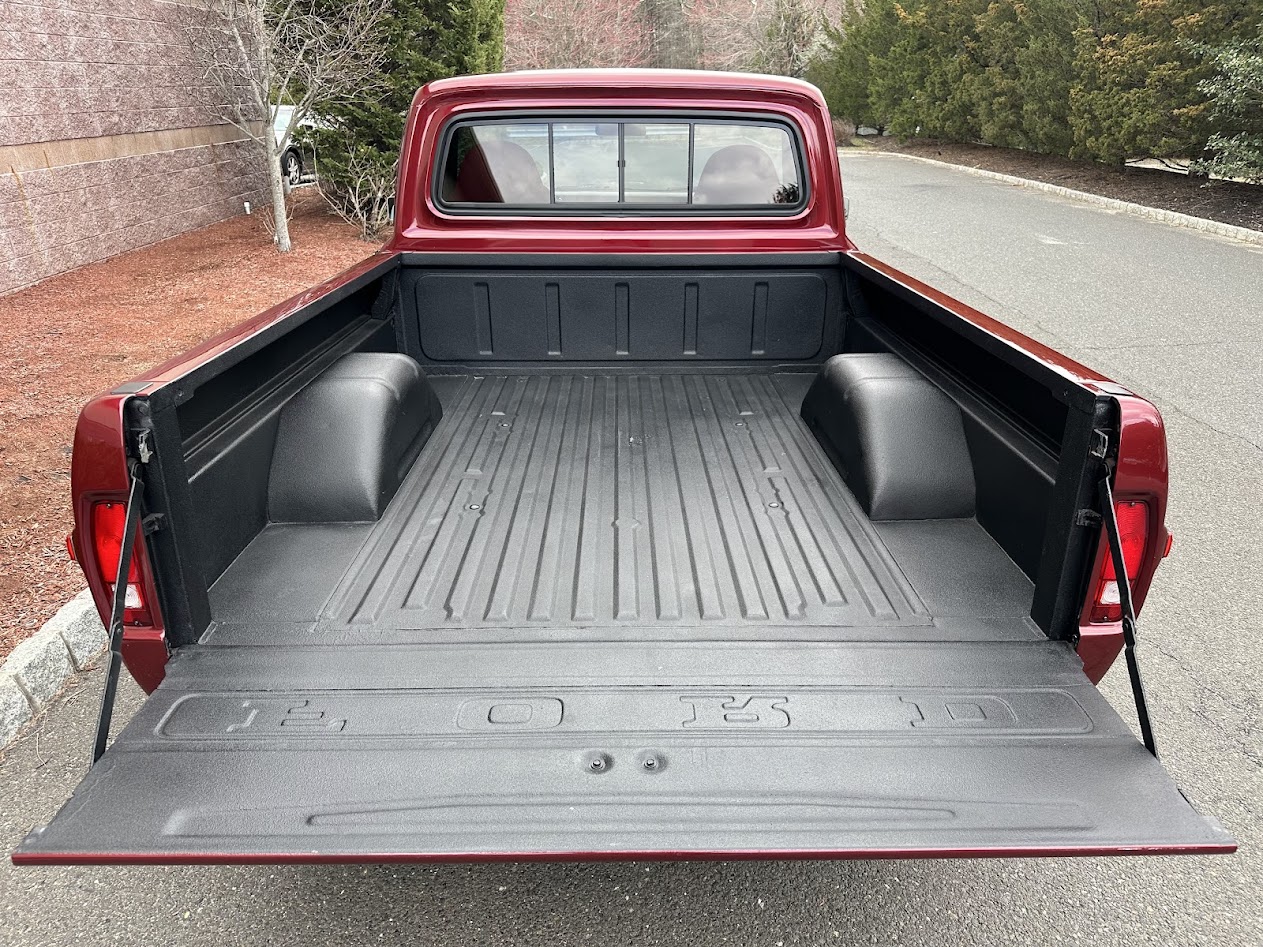 Ford F-100 Pickup